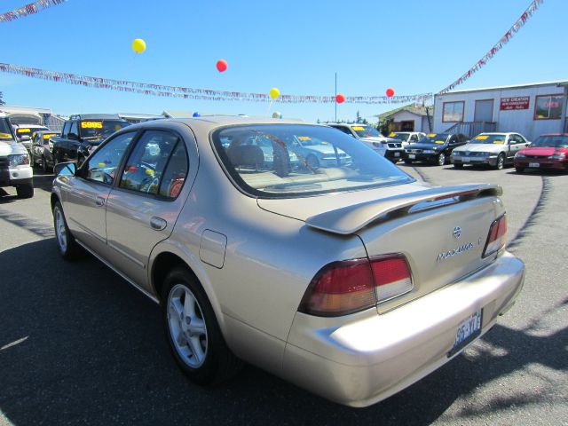 1998 Nissan Maxima SE
