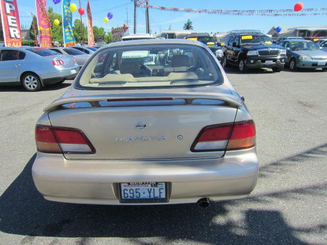 1998 Nissan Maxima SE