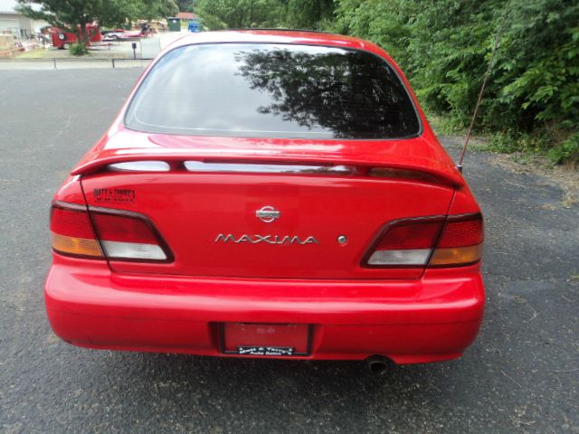 1999 Nissan Maxima SE
