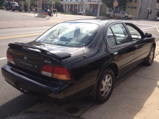 1999 Nissan Maxima 3.0 Quattro