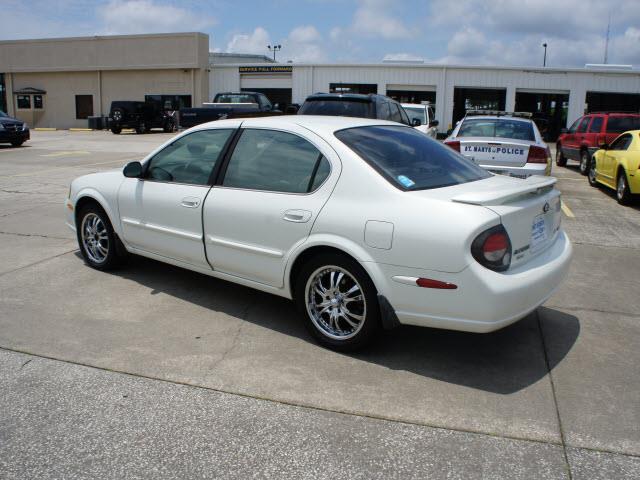 2000 Nissan Maxima SE
