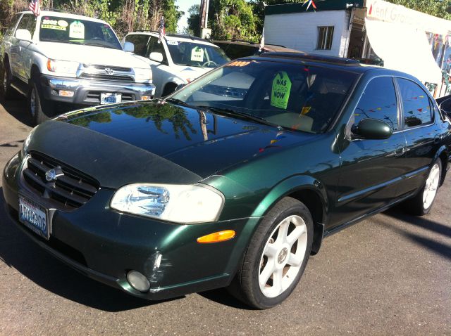 2000 Nissan Maxima SE