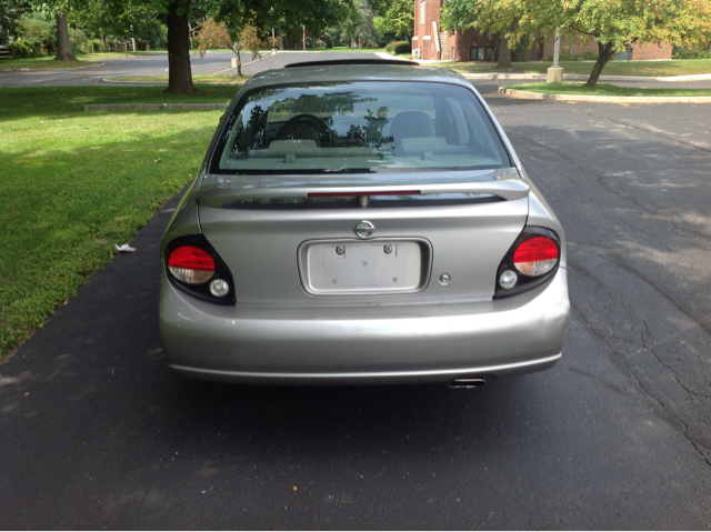 2000 Nissan Maxima SE