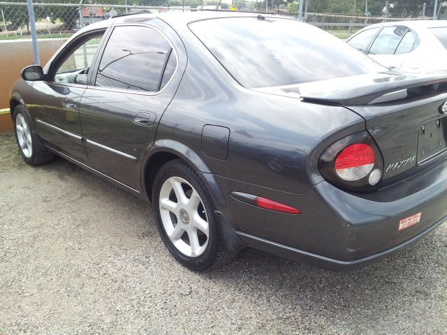 2000 Nissan Maxima SE