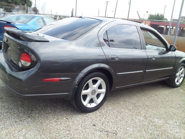 2000 Nissan Maxima SE