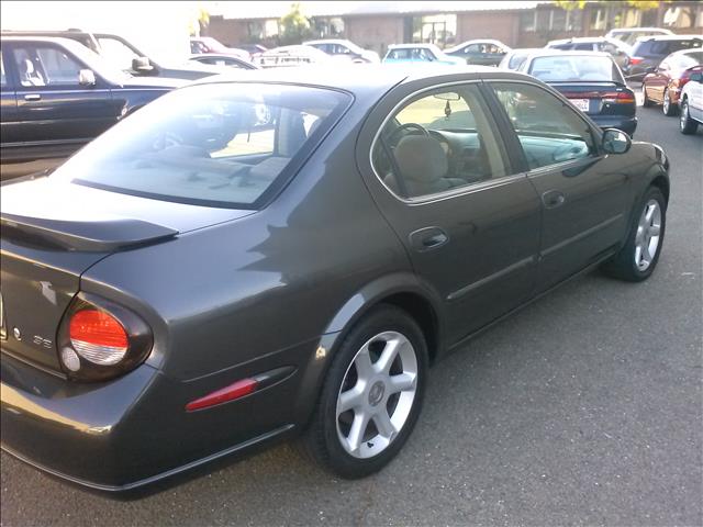 2000 Nissan Maxima SE
