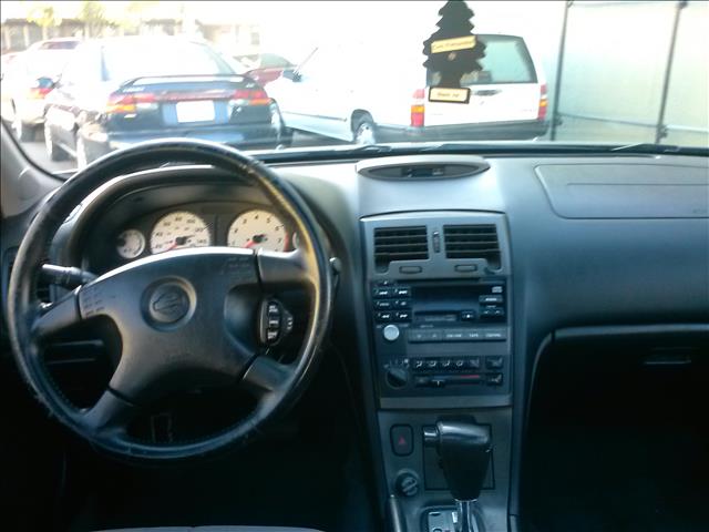 2000 Nissan Maxima SE
