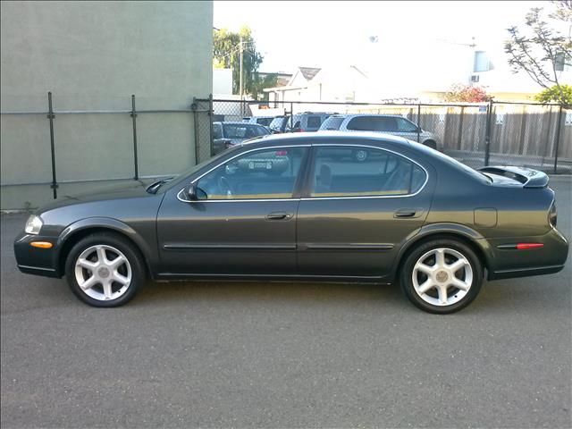 2000 Nissan Maxima SE