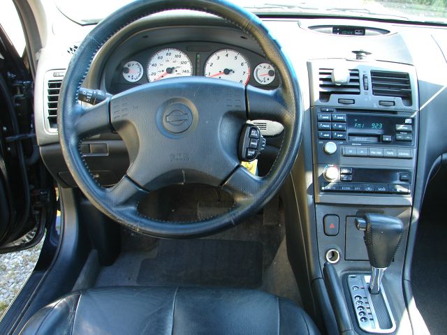 2000 Nissan Maxima SE