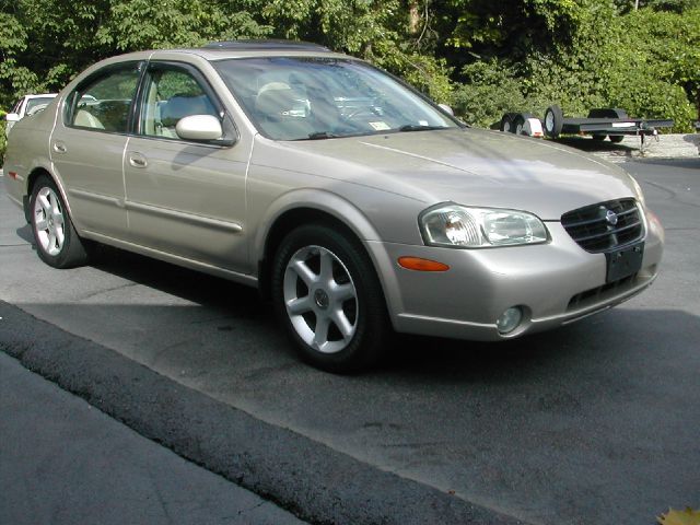 2000 Nissan Maxima SE