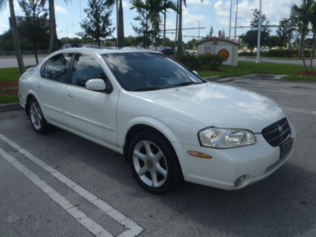 2000 Nissan Maxima SE