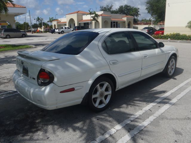 2000 Nissan Maxima SE