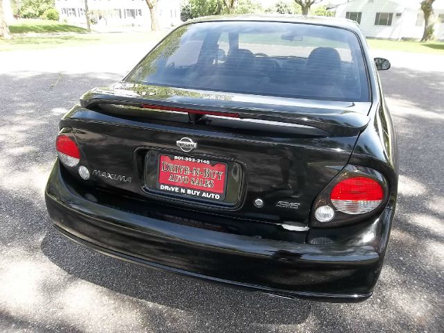 2000 Nissan Maxima SE