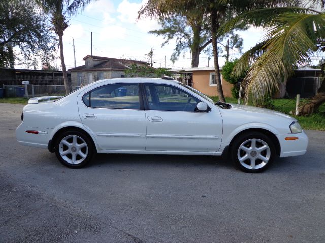 2000 Nissan Maxima SE