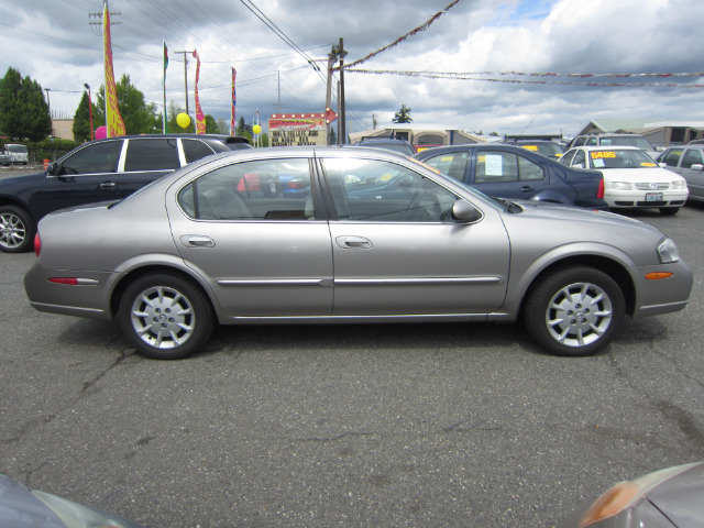 2001 Nissan Maxima SES Standard FF
