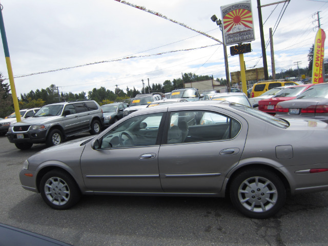 2001 Nissan Maxima SES Standard FF