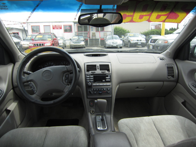 2001 Nissan Maxima SES Standard FF