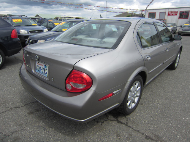 2001 Nissan Maxima SES Standard FF