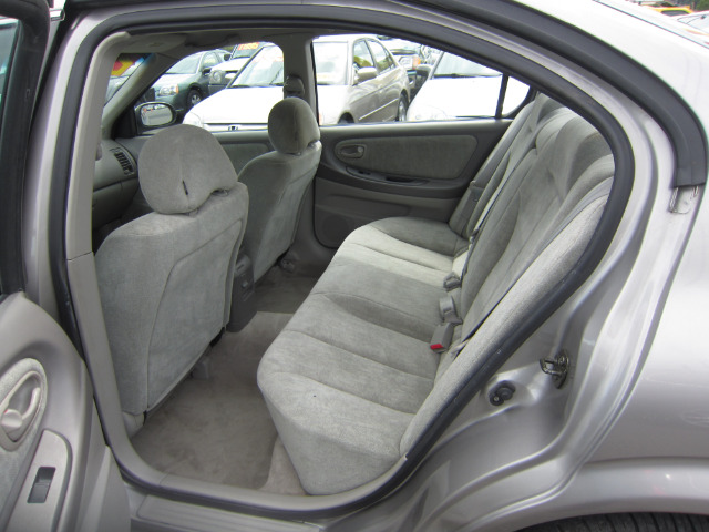 2001 Nissan Maxima SES Standard FF