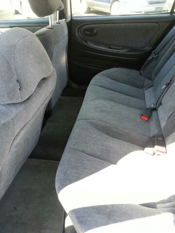 2001 Nissan Maxima SLE Ext. Cab Short Bed 4WD