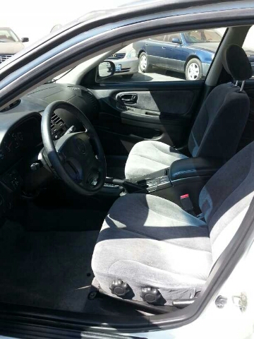 2001 Nissan Maxima SLE Ext. Cab Short Bed 4WD