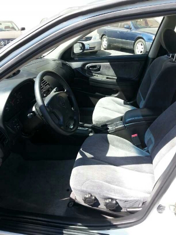 2001 Nissan Maxima SLE Ext. Cab Short Bed 4WD