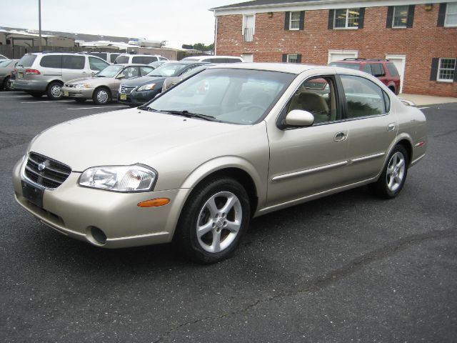 2001 Nissan Maxima G2500 Van