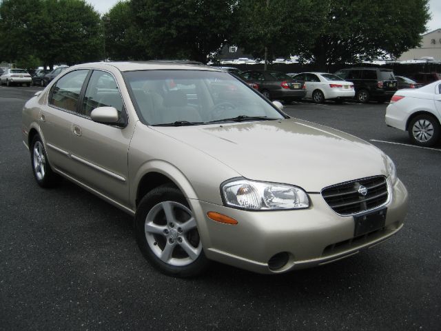 2001 Nissan Maxima G2500 Van