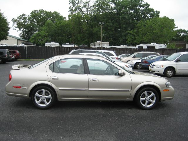 2001 Nissan Maxima G2500 Van