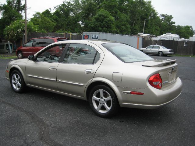 2001 Nissan Maxima G2500 Van