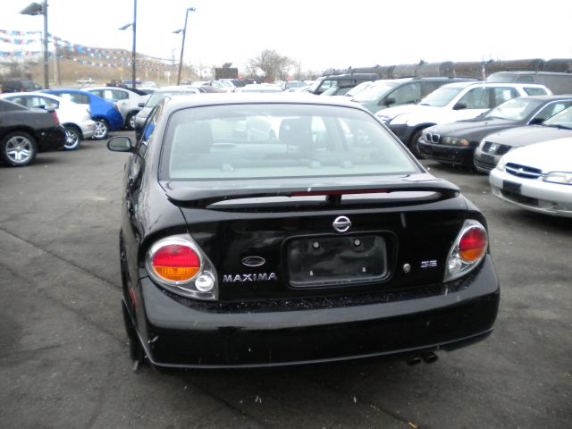 2003 Nissan Maxima SE
