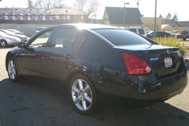 2004 Nissan Maxima SE