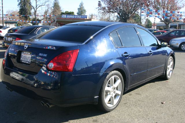2004 Nissan Maxima SE