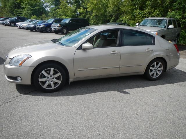 2004 Nissan Maxima ST Pickup 4D 5 1/2 Ft