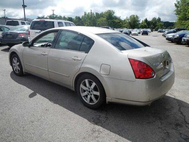 2004 Nissan Maxima ST Pickup 4D 5 1/2 Ft