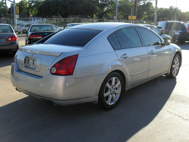 2004 Nissan Maxima Flt/wideside 1