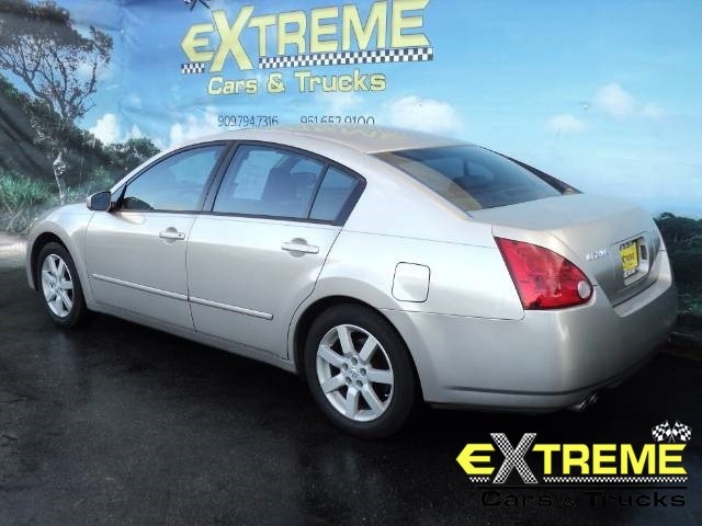 2004 Nissan Maxima SE