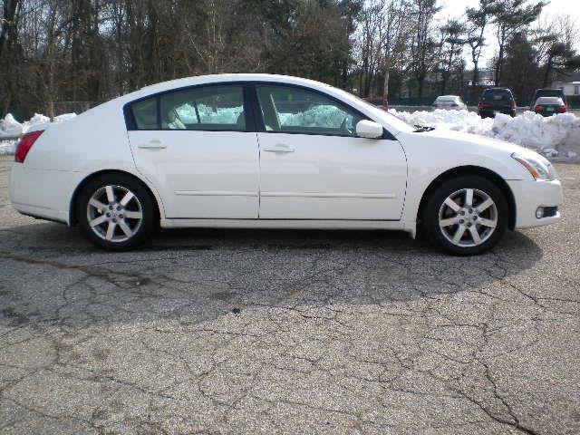 2004 Nissan Maxima SE