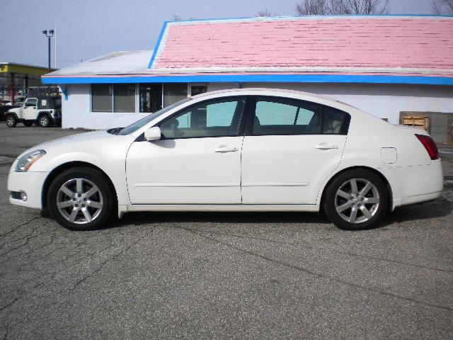 2004 Nissan Maxima SE