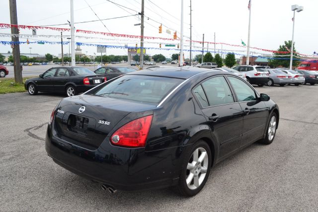 2004 Nissan Maxima SE