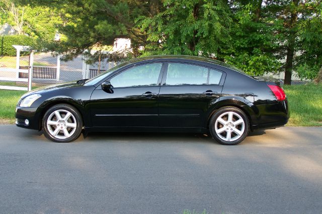 2004 Nissan Maxima SE