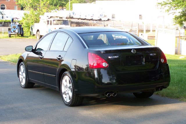 2004 Nissan Maxima SE