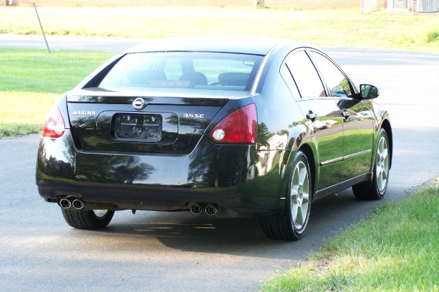 2004 Nissan Maxima SE