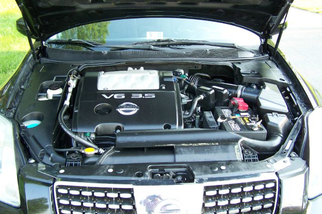 2004 Nissan Maxima SE