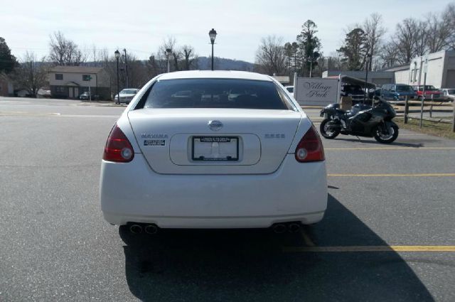 2004 Nissan Maxima SE