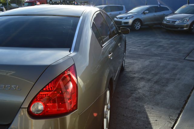 2004 Nissan Maxima SE