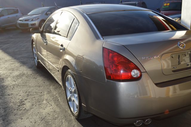 2004 Nissan Maxima SE