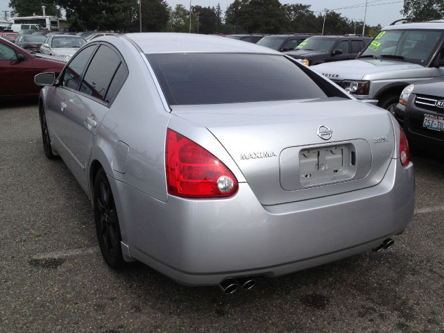 2004 Nissan Maxima SE