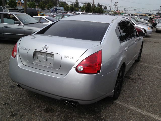 2004 Nissan Maxima SE
