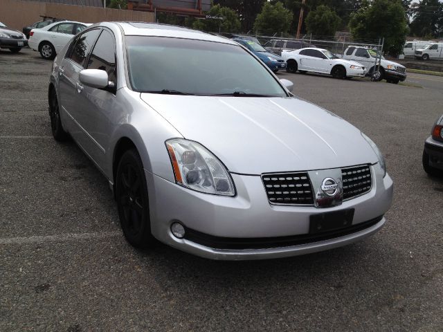 2004 Nissan Maxima SE